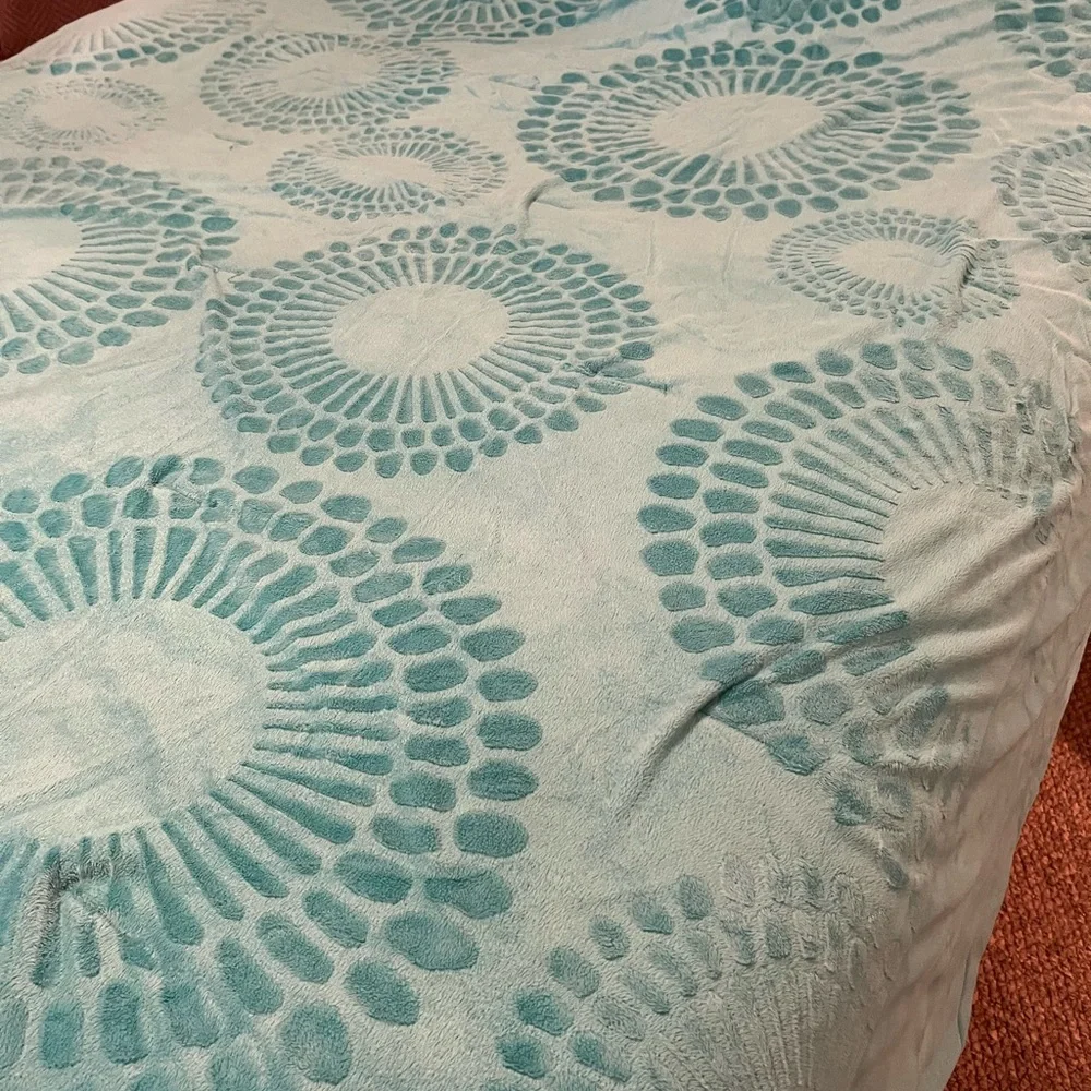 Full/Queen Comforter New Condition